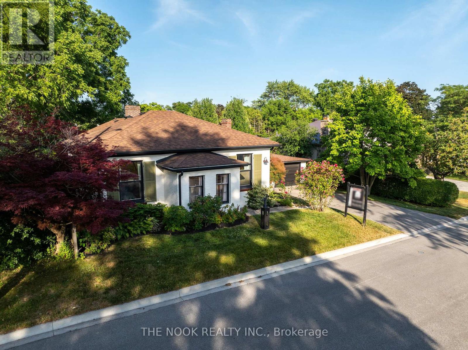 1009 Centre St S, Whitby, ON L1N 4X5