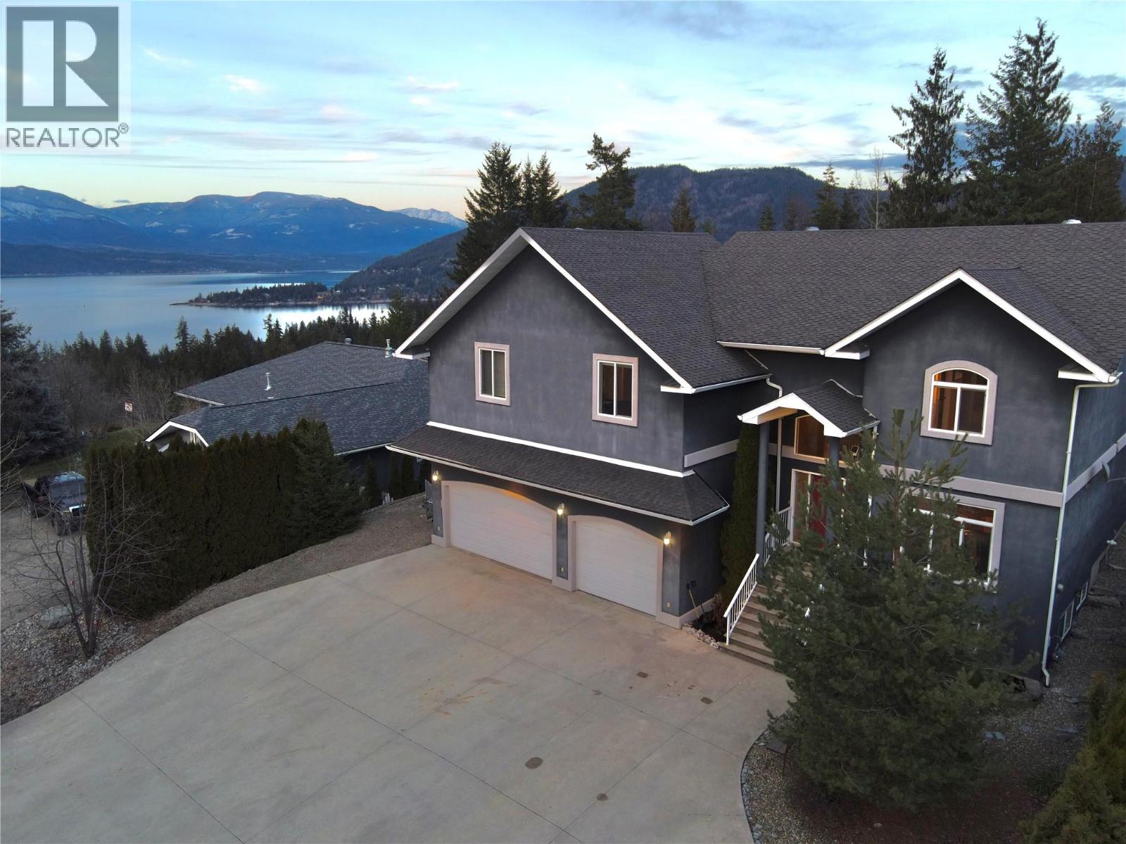 2874 Hilltop Rd, Blind Bay, BC V0E 1H1