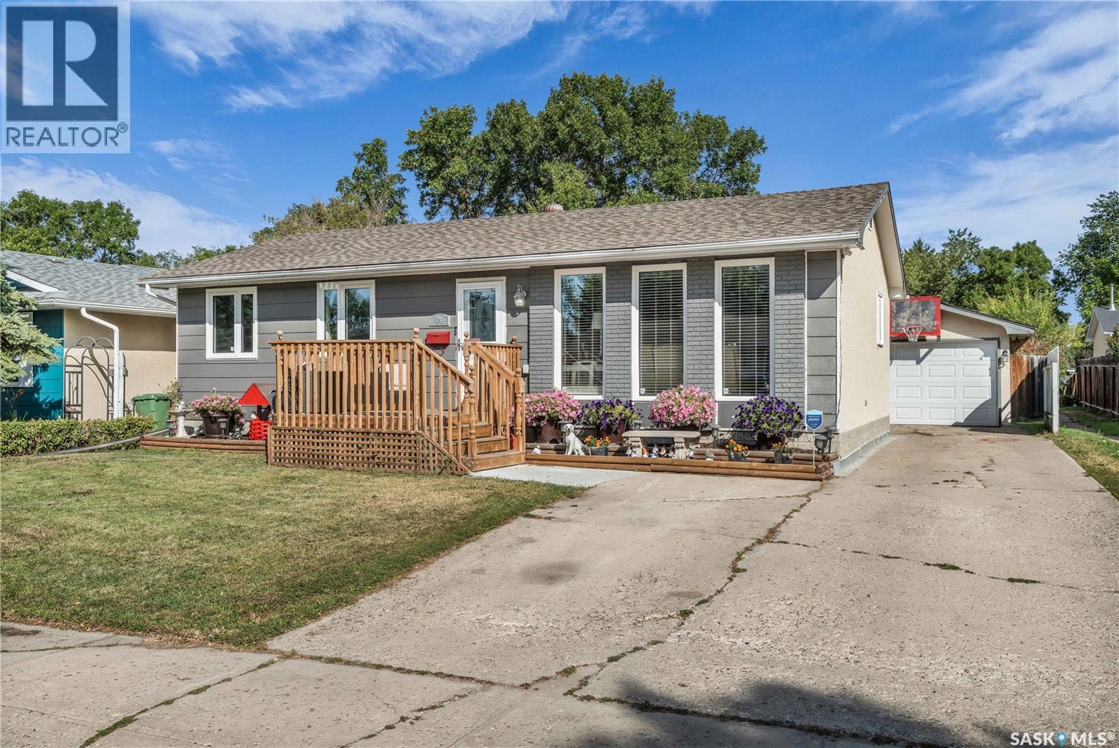 34 Scrivener Cres, Regina, SK S4N 4V7