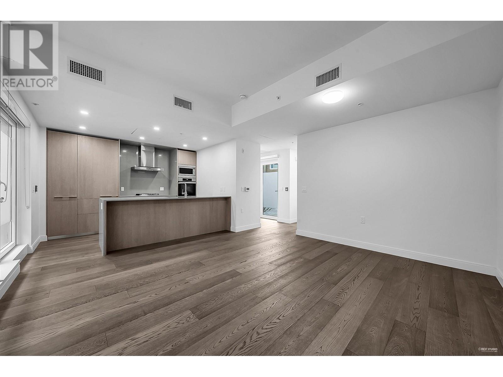 4922 Cambie St, Vancouver, BC V5Z 0K1