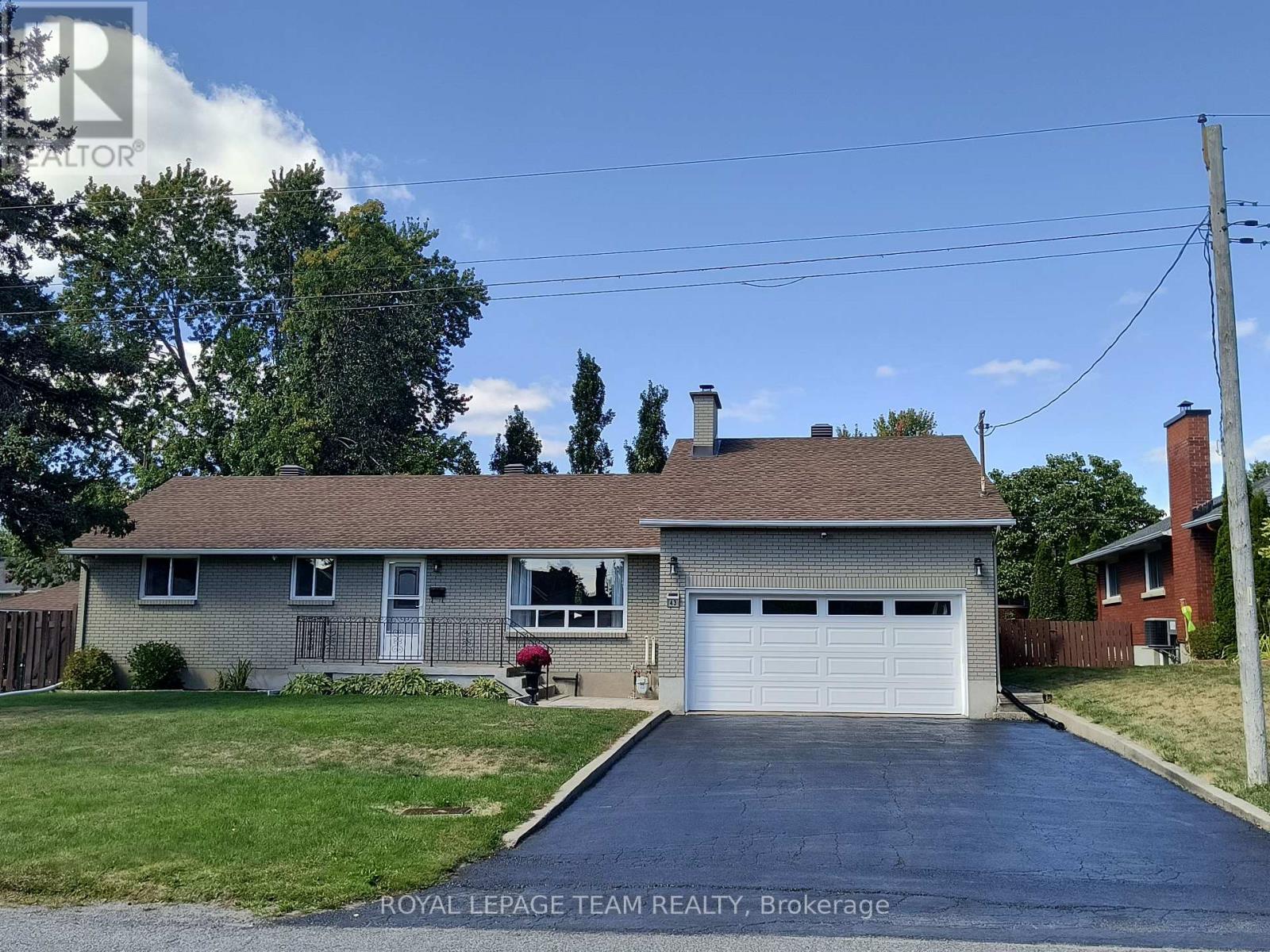 43 Epworth Ave, Ottawa, ON K2G 2L8