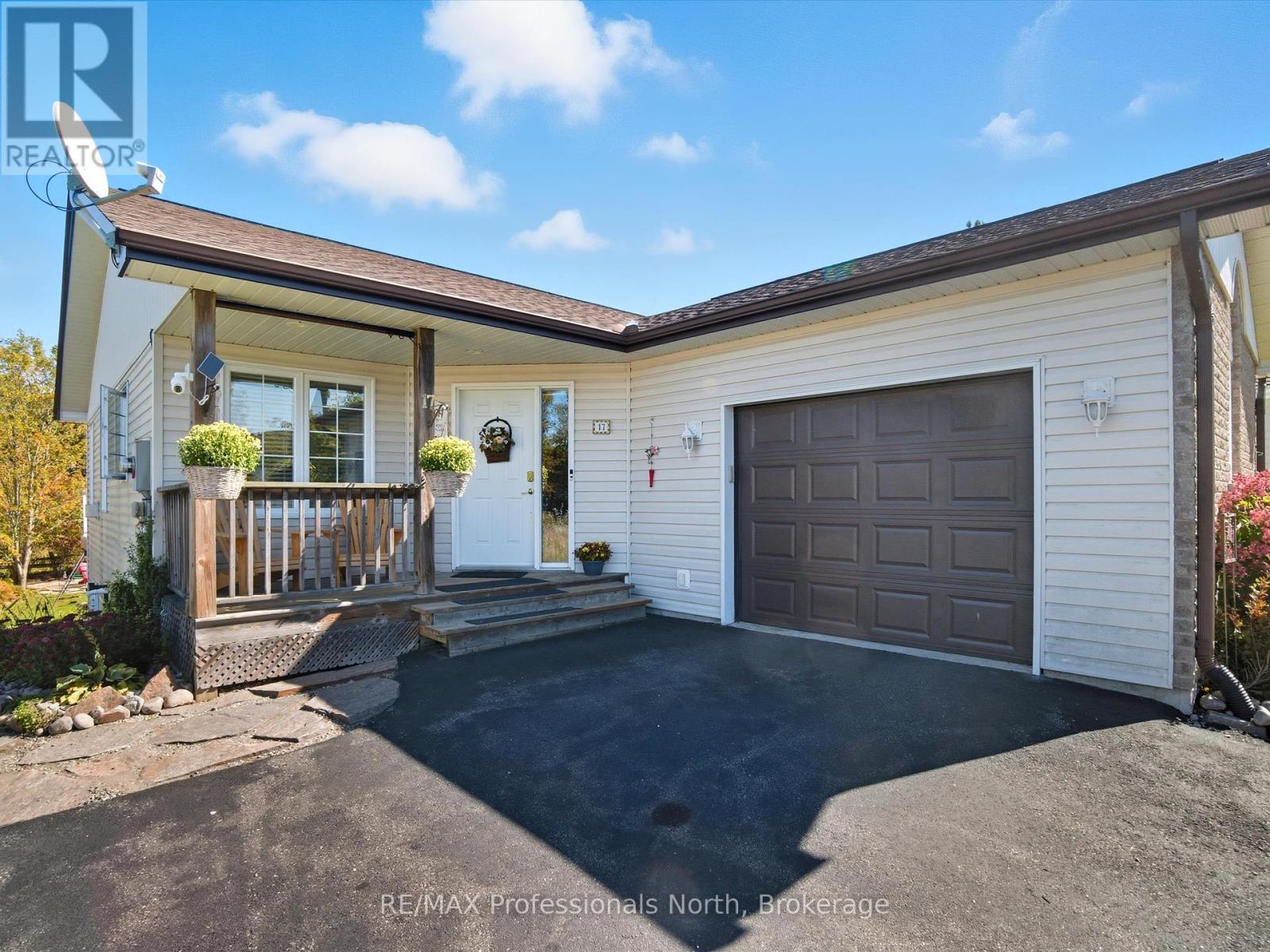 17 Keall Cres, Bracebridge, ON P1L 1Y4