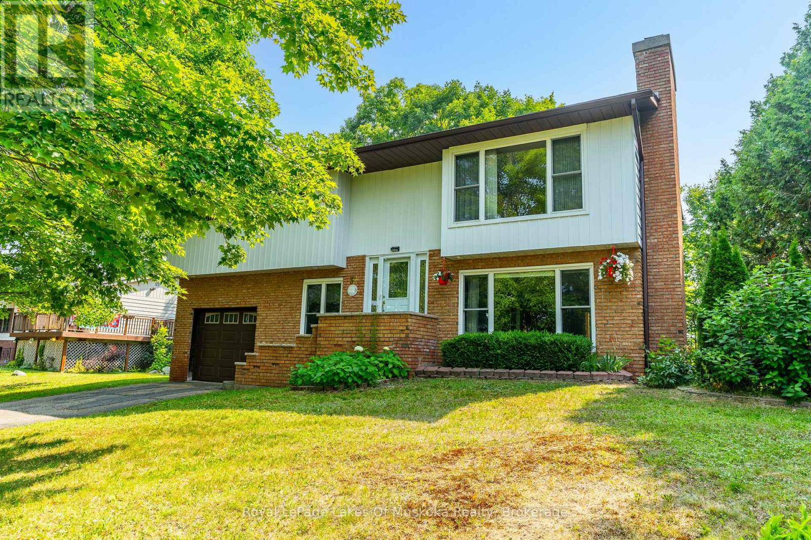 37 Church St, Bracebridge, ON P1L 2A2
