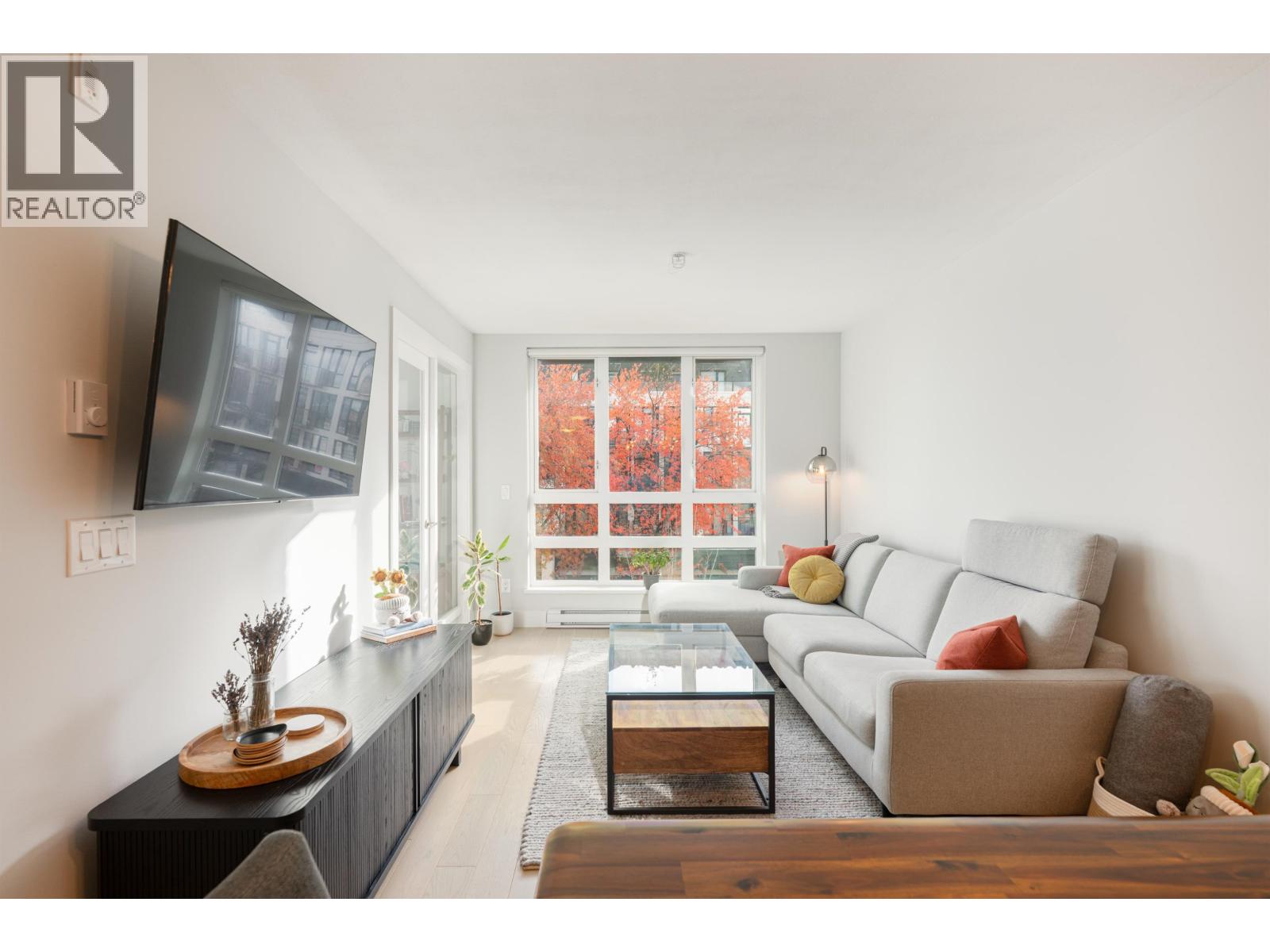 2477 Carolina Street Unit 406, Vancouver, BC V5T 3S8