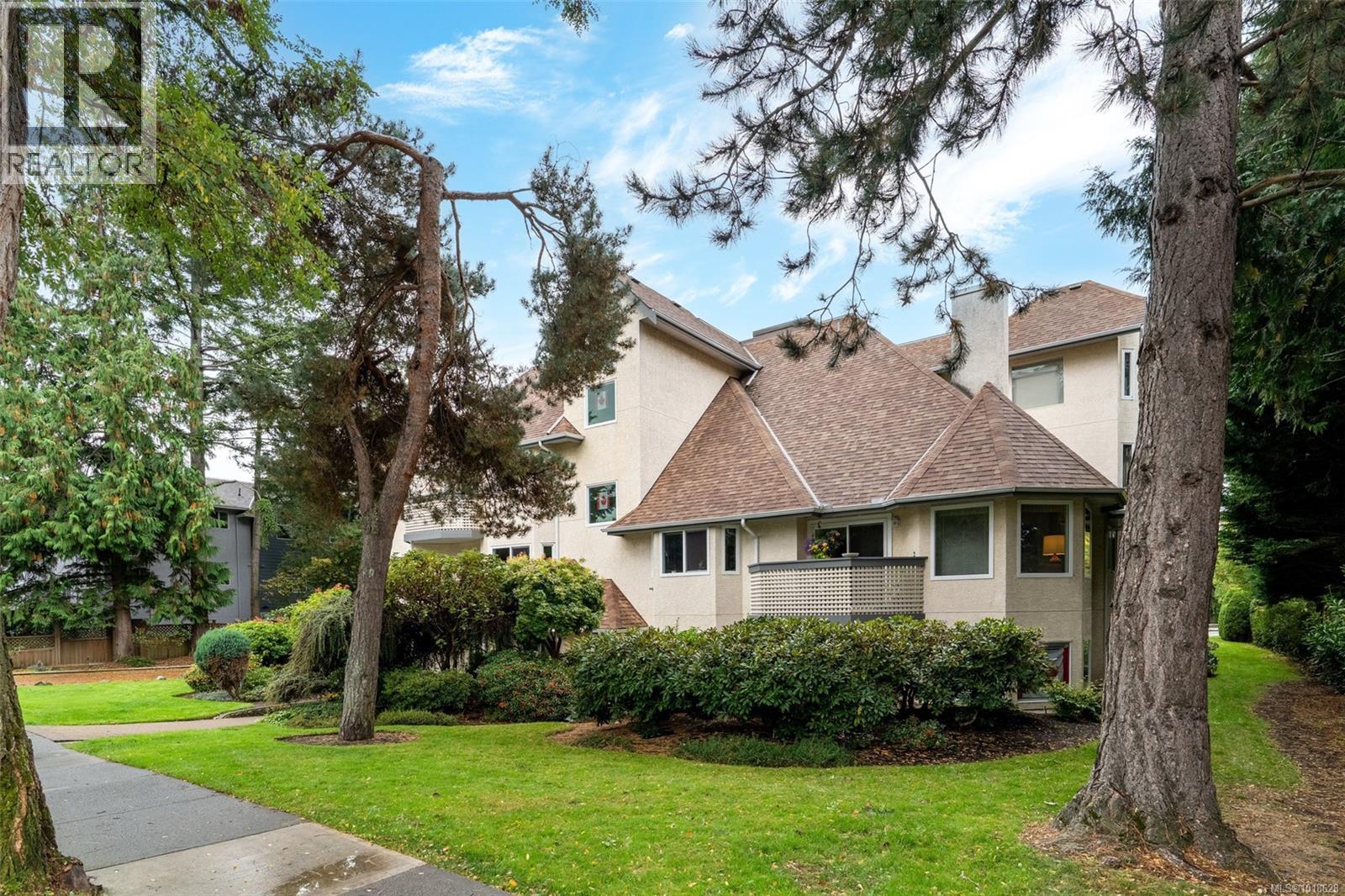 9882 Fifth St Unit 213 St, Sidney, BC V8L 2X3