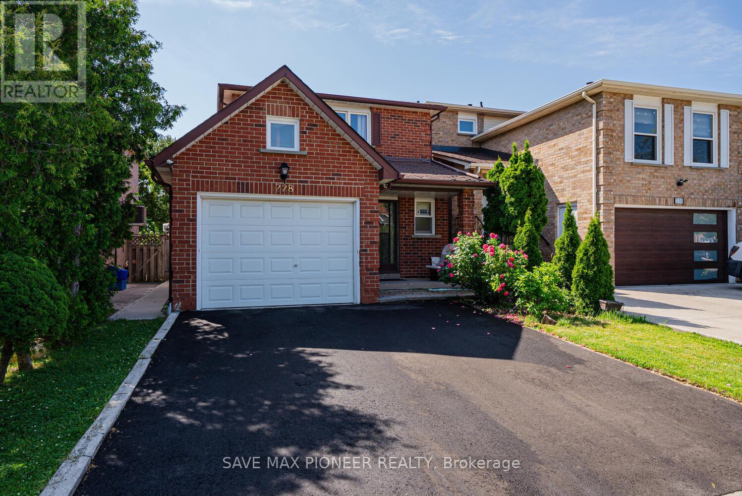228 Lech Walesa Dr, Mississauga, ON L5B 3H6
