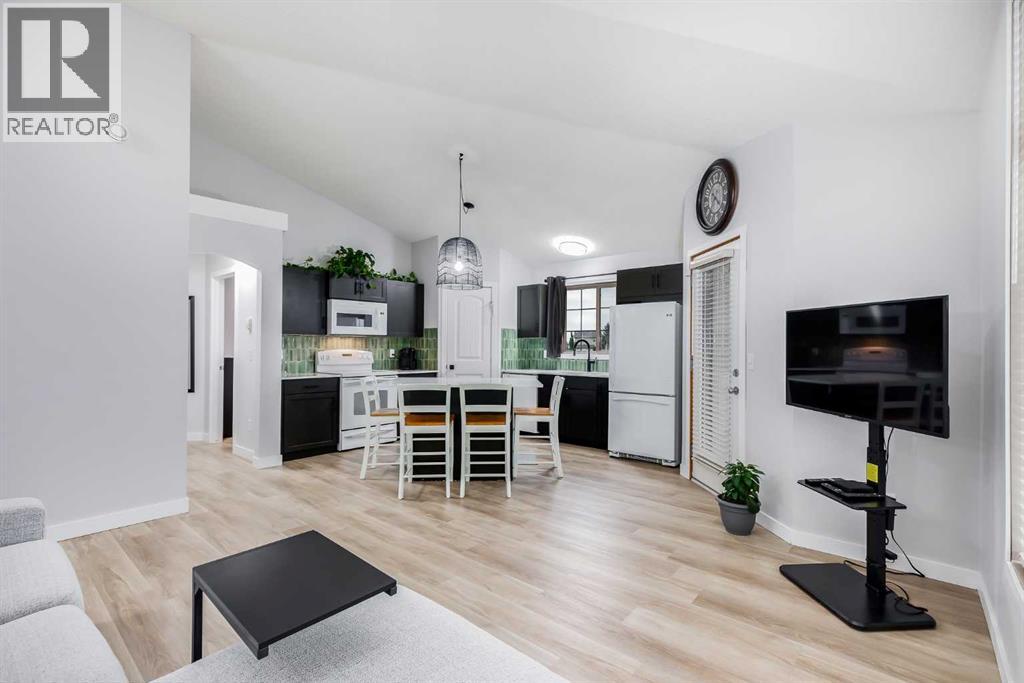 11 Everridge Square Sw Unit 201, Calgary, AB T2Y 5J5