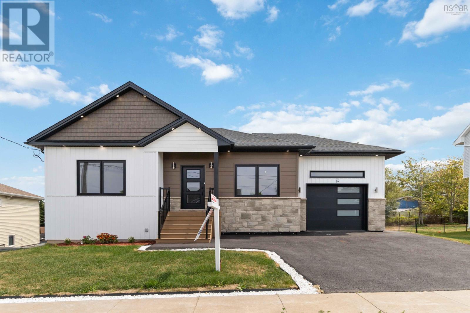 19 Norawarren Dr, Herring Cove, NS B3R 0B9