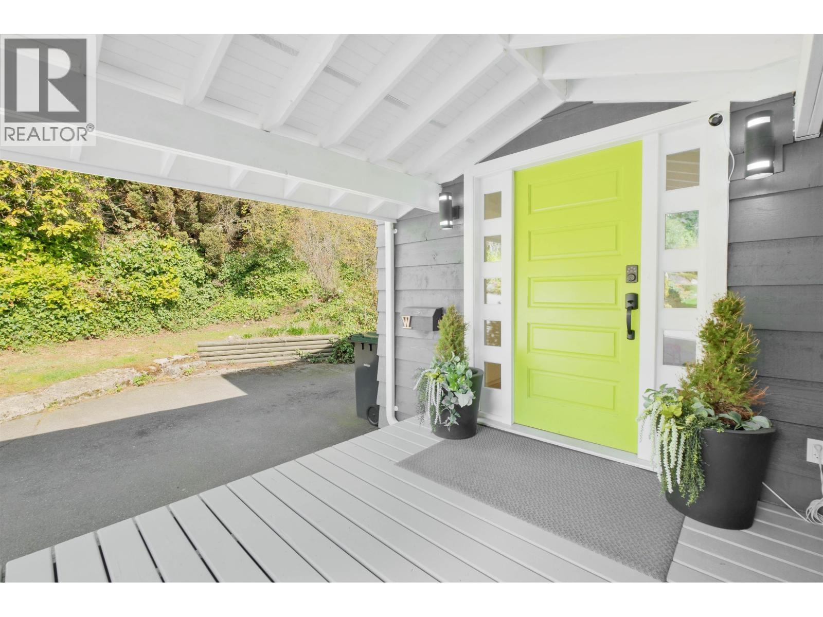 1095 W Keith Rd, North Vancouver, BC V7P 1Y6