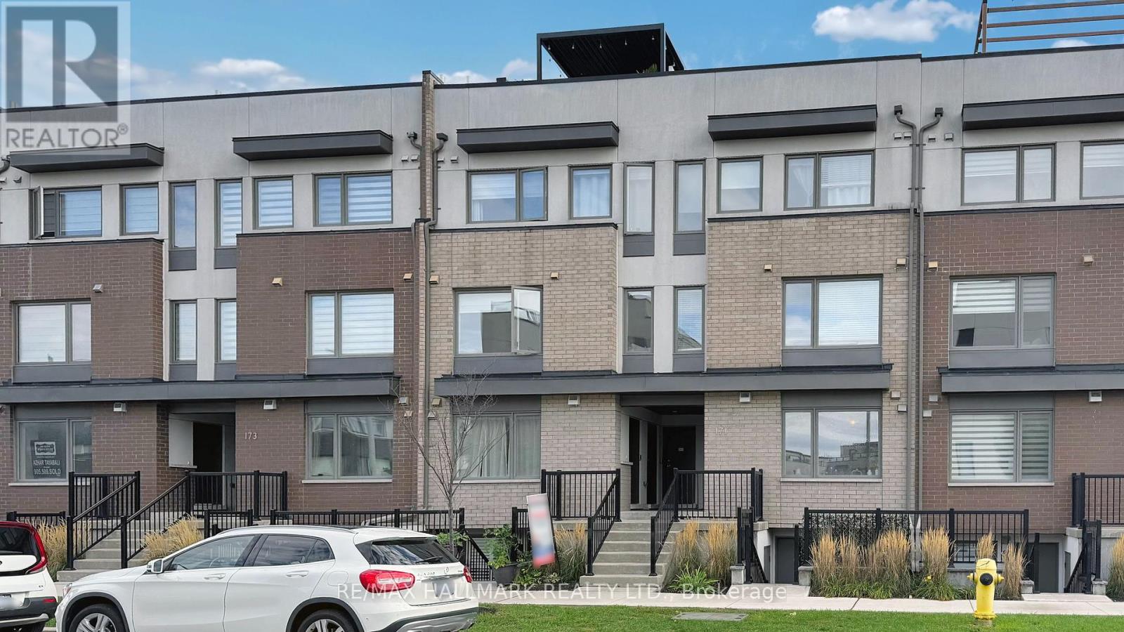 8 171 William Duncan Rd, Toronto, ON M3K 0B7