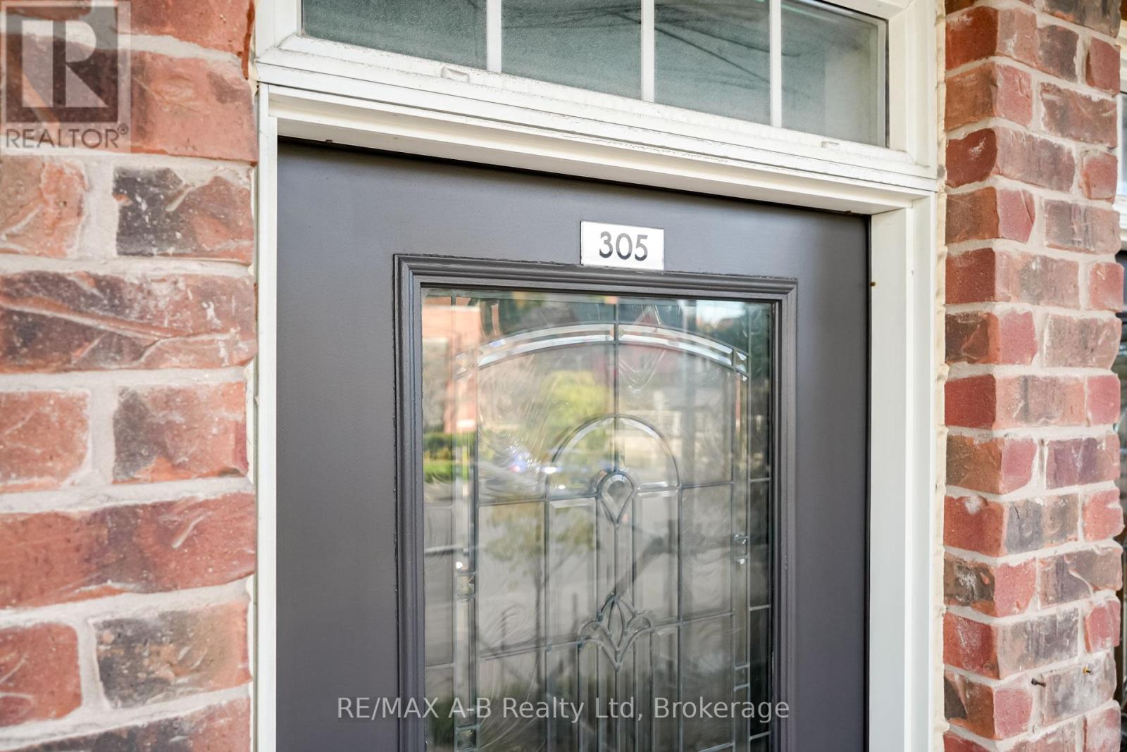 305 555 King St E, Kitchener, ON N2G 2L9