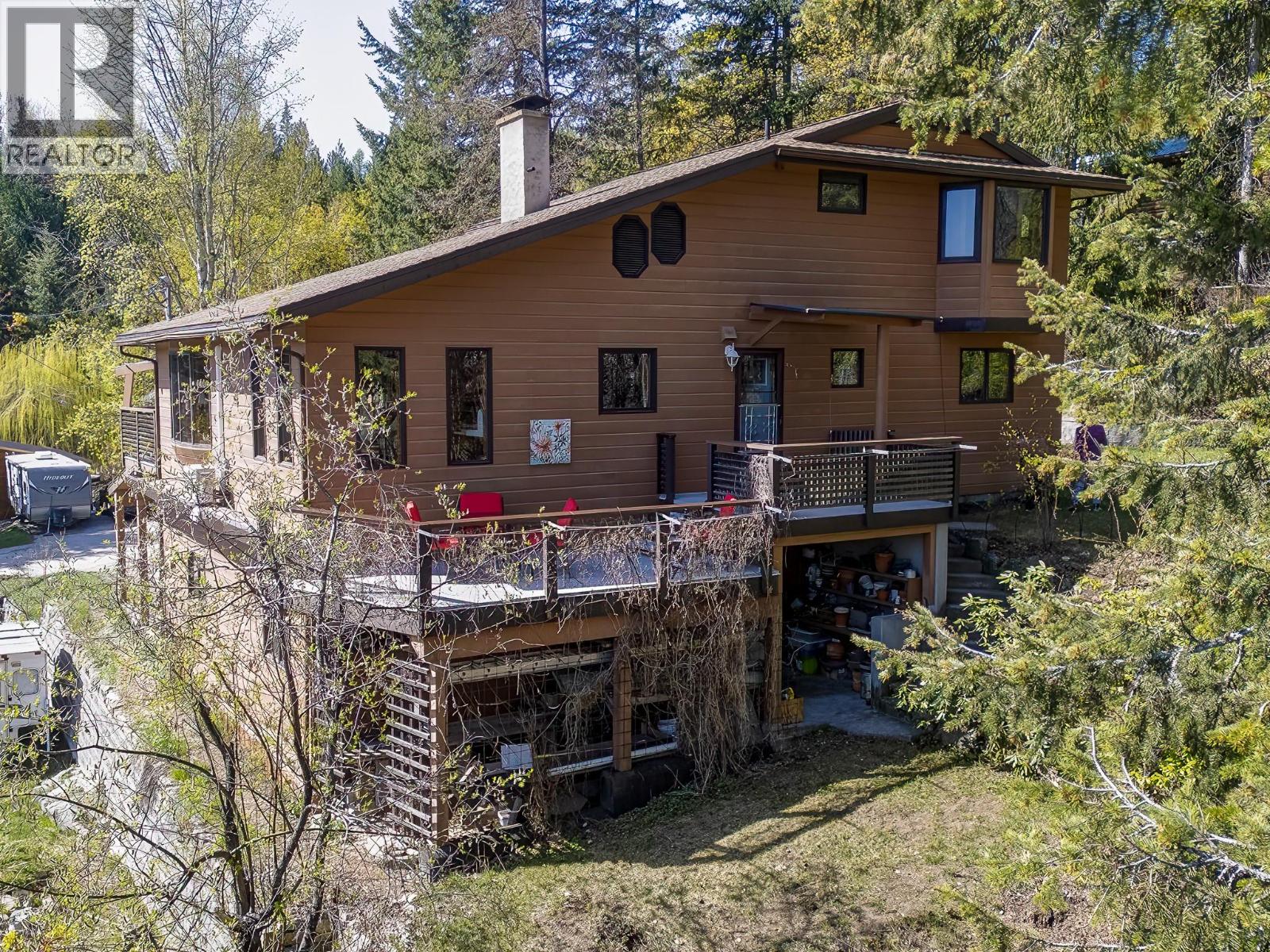 1750 Phoenix Ave, Rossland, BC V0G 1Y0