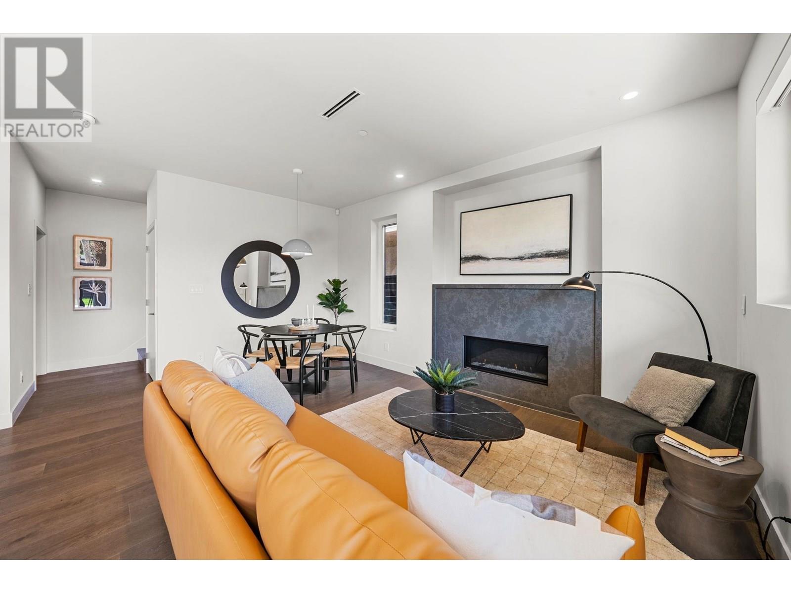 628 E 46th Avenue Unit 2, Vancouver, BC V5W 2A3