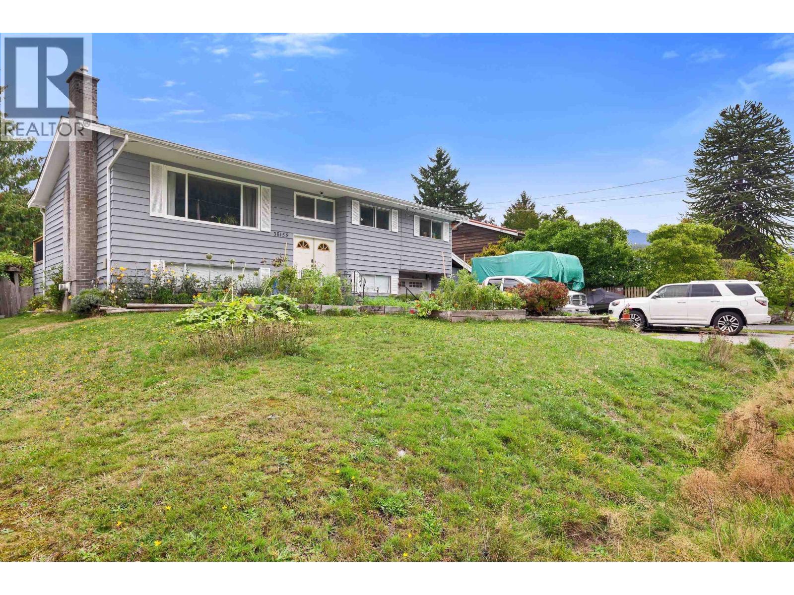 38159 Hemlock Ave, Squamish, BC V8B 0X6