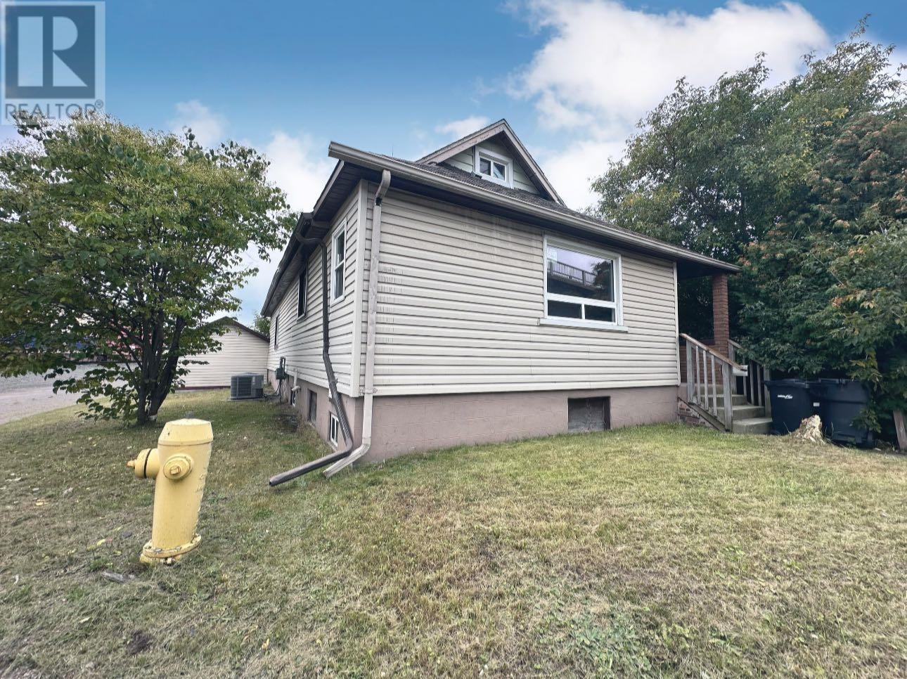 326 Pacific Ave, Thunder Bay, ON P7C 2S1