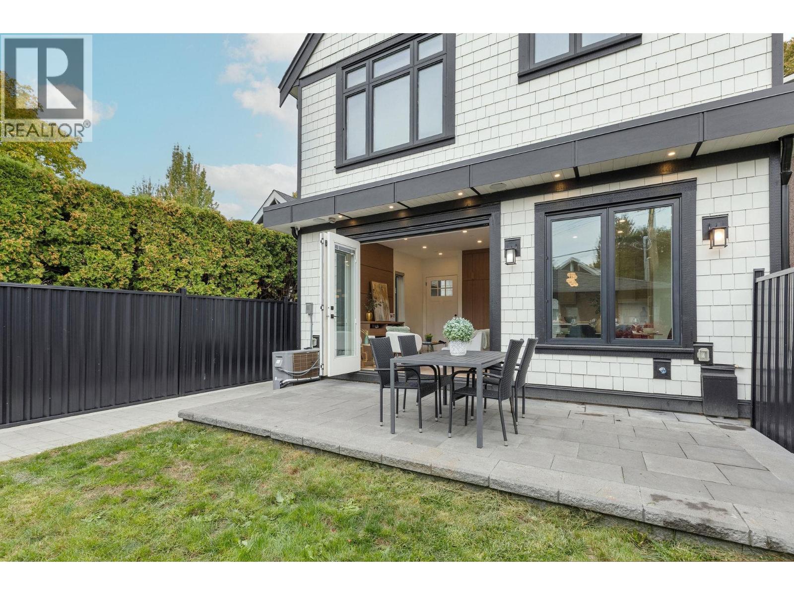2334 E 5th Ave, Vancouver, BC V5N 1N1