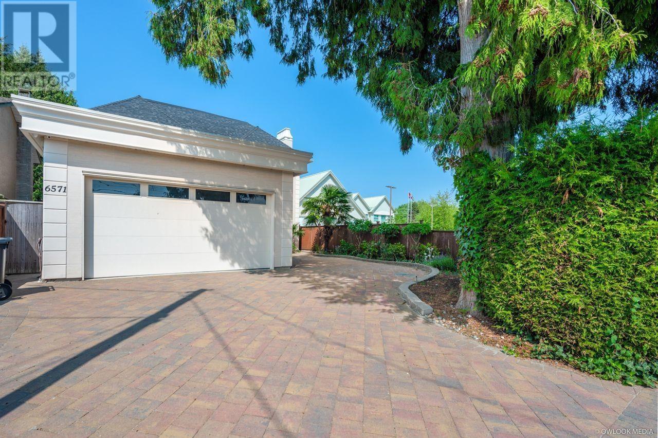 6571 Lynas Ln, Richmond, BC V7C 3K8