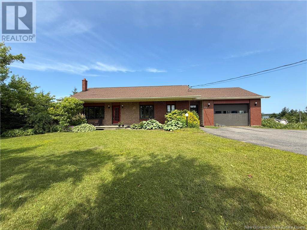 105 Route 305, Haut-lamque, NB E8T 3M1
