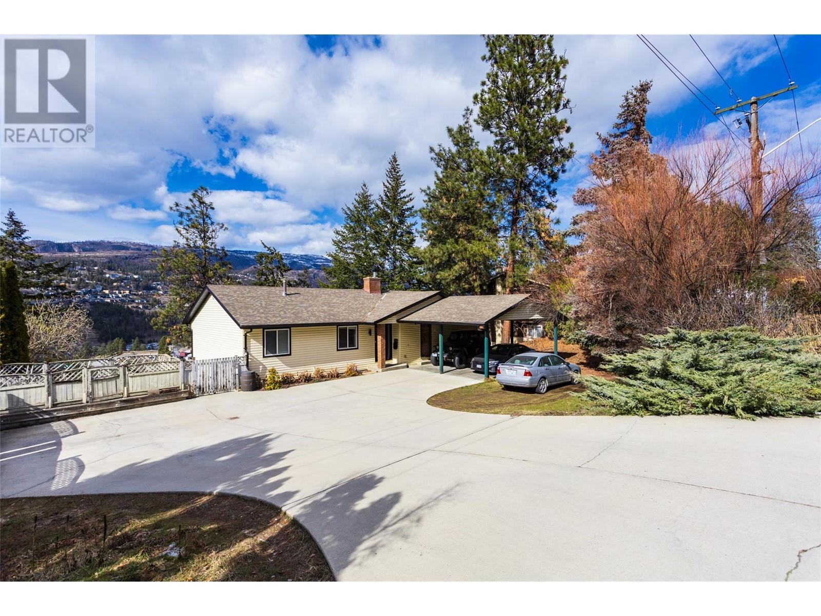2094 Tomat Ave, Kelowna, BC V1Z 3J2