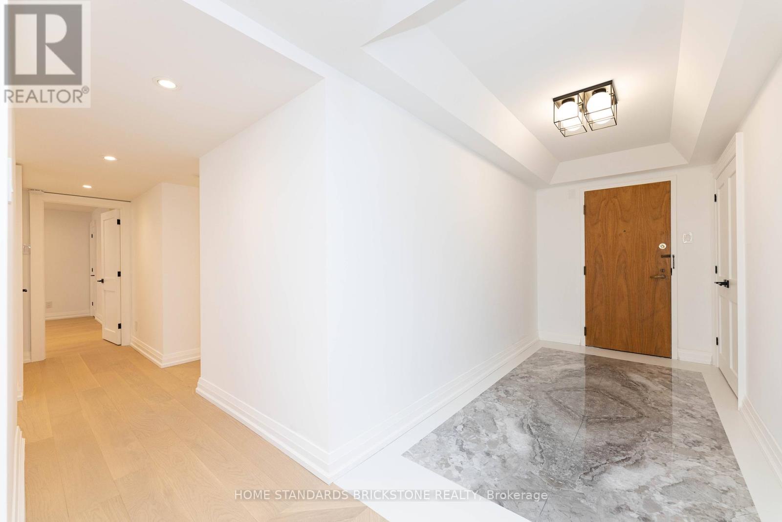 805 61 St Clair Ave W, Toronto, ON M4V 2Y8