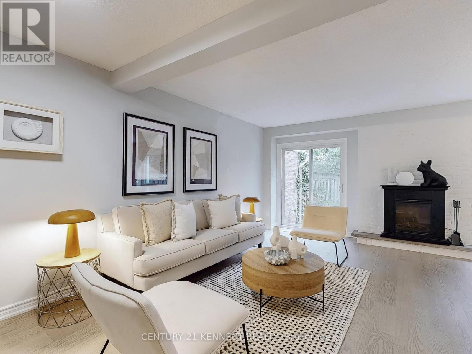 8 105 Carlton Rd, Markham, ON L3R 2K9
