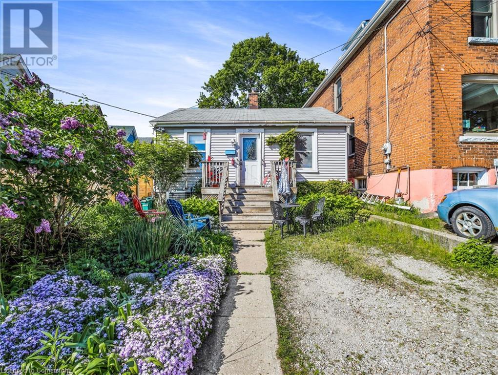 30 Lochearne St, Hamilton, ON L8R 3G6