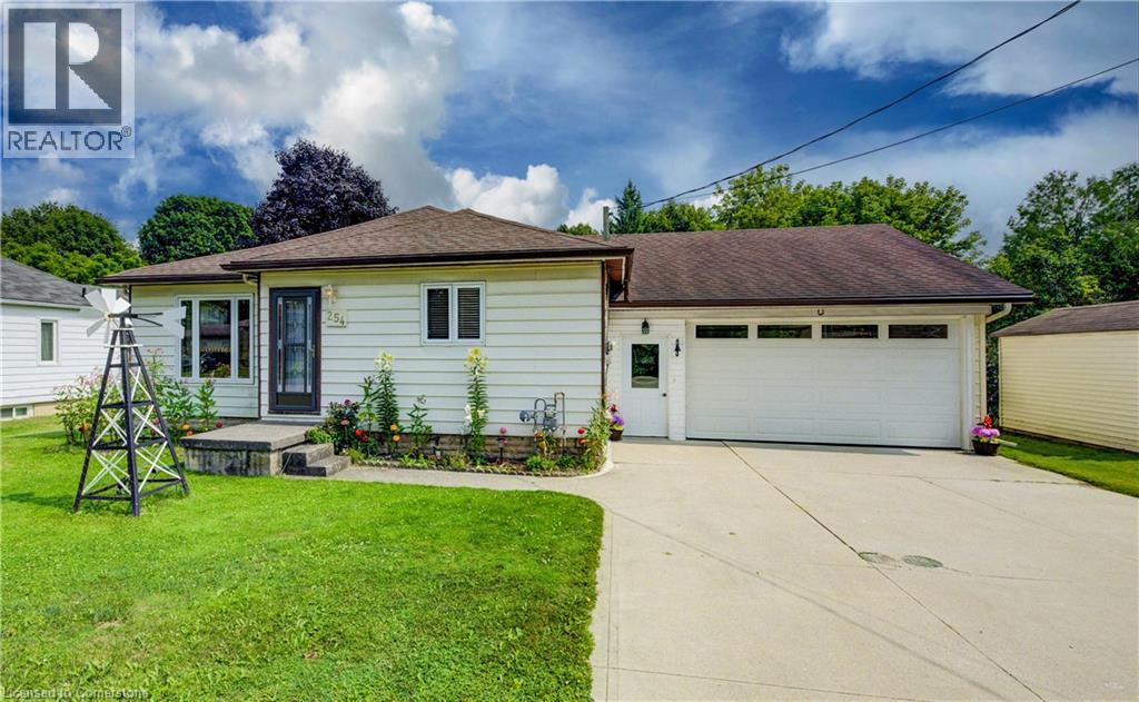 254 Wellington St W, Mount Forest, ON N0G 2L0