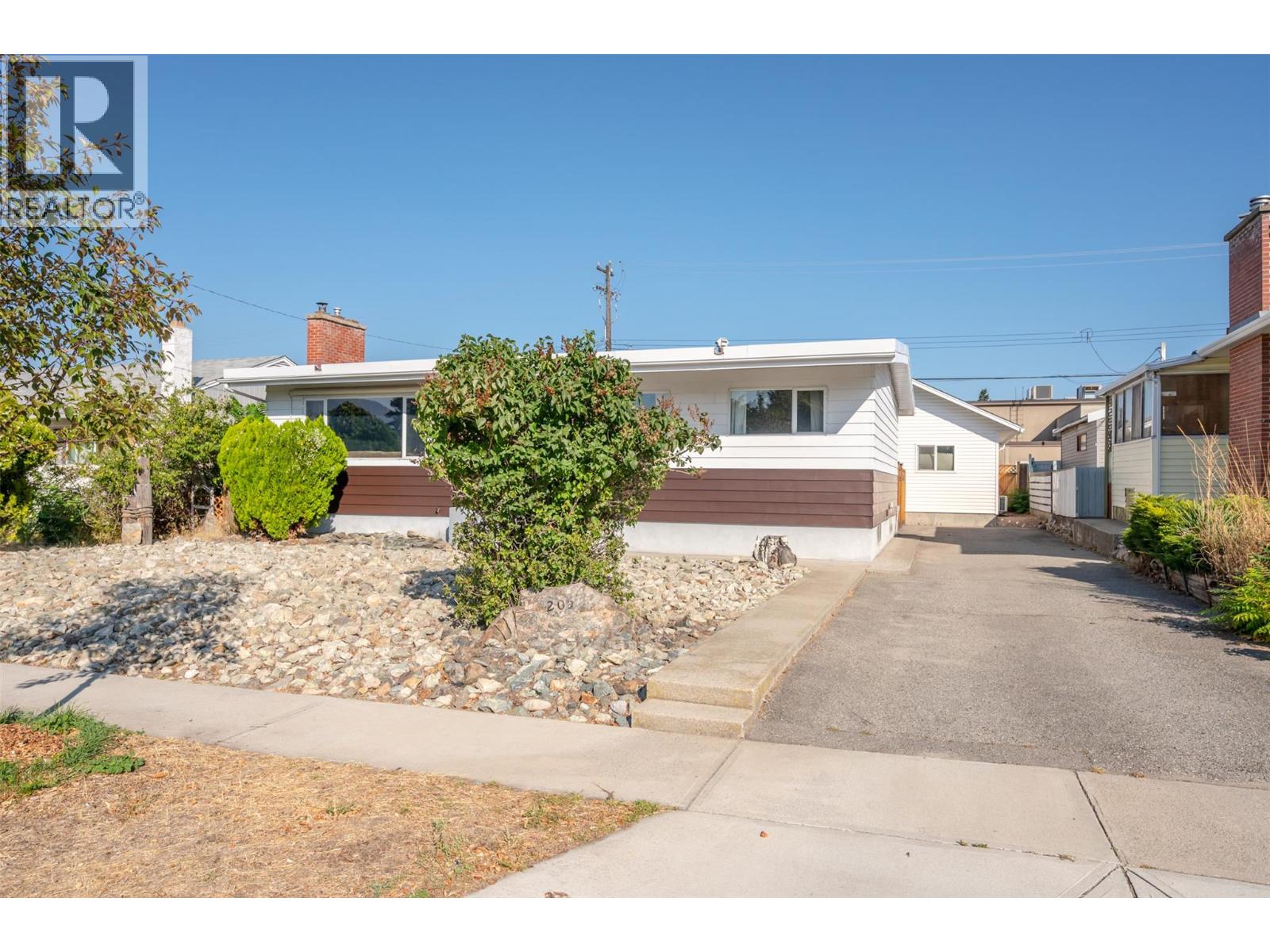 205 Manor Park Ave Ave, Penticton, BC V2A 2R1
