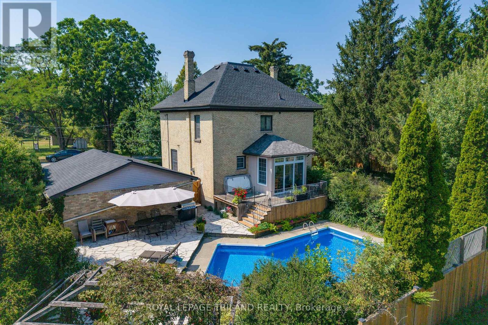 264 George St, North Middlesex, ON N0M 2K0