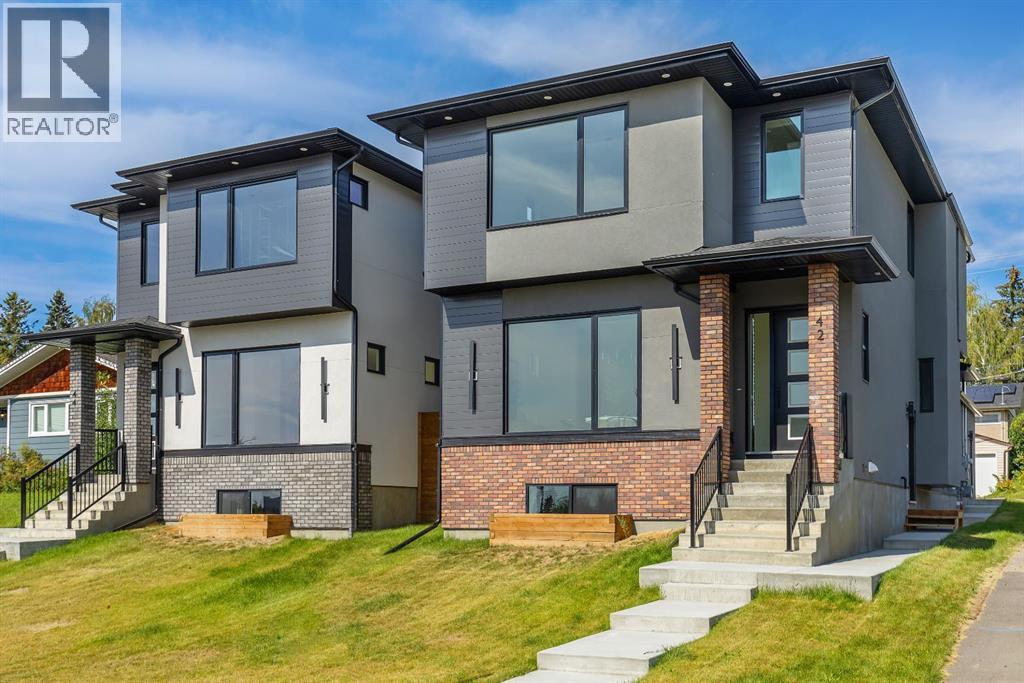 42 Collingwood Pl NW, Calgary, AB T2L 0P9