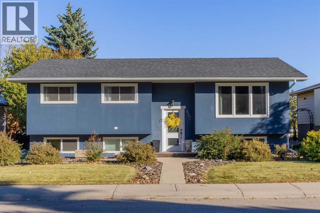 827 Canaveral Cres SW, Calgary, AB T2W 1N3