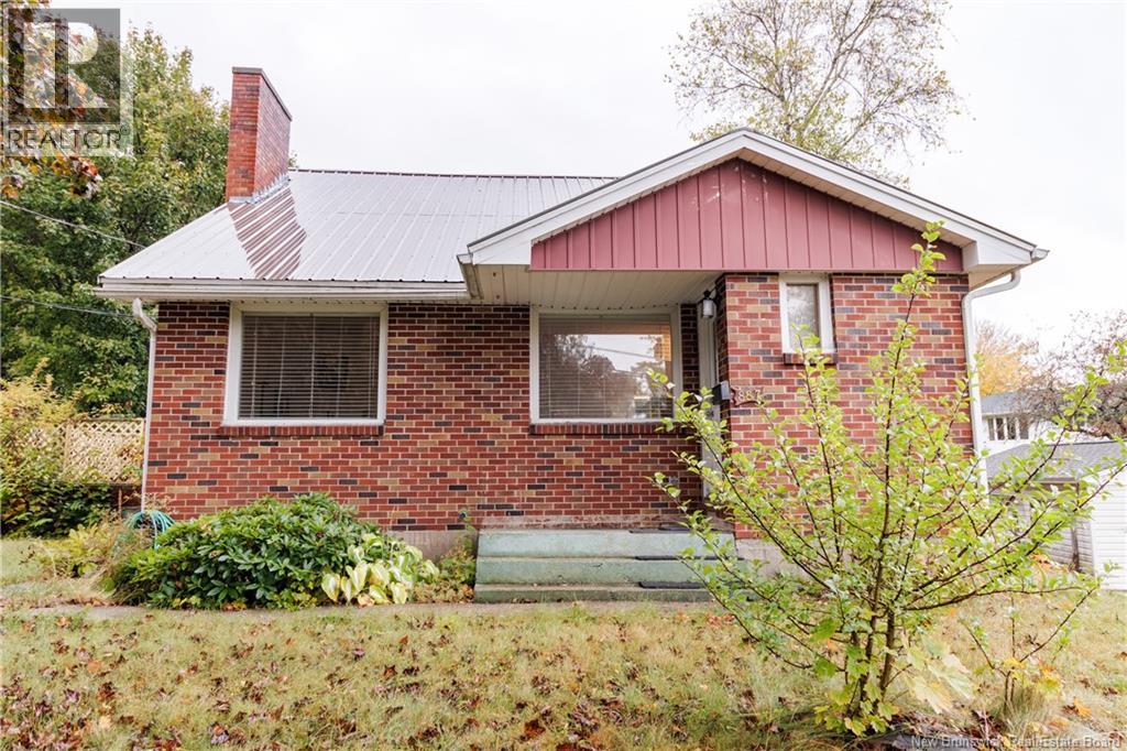887 York St, Fredericton, NB E3B 3R9