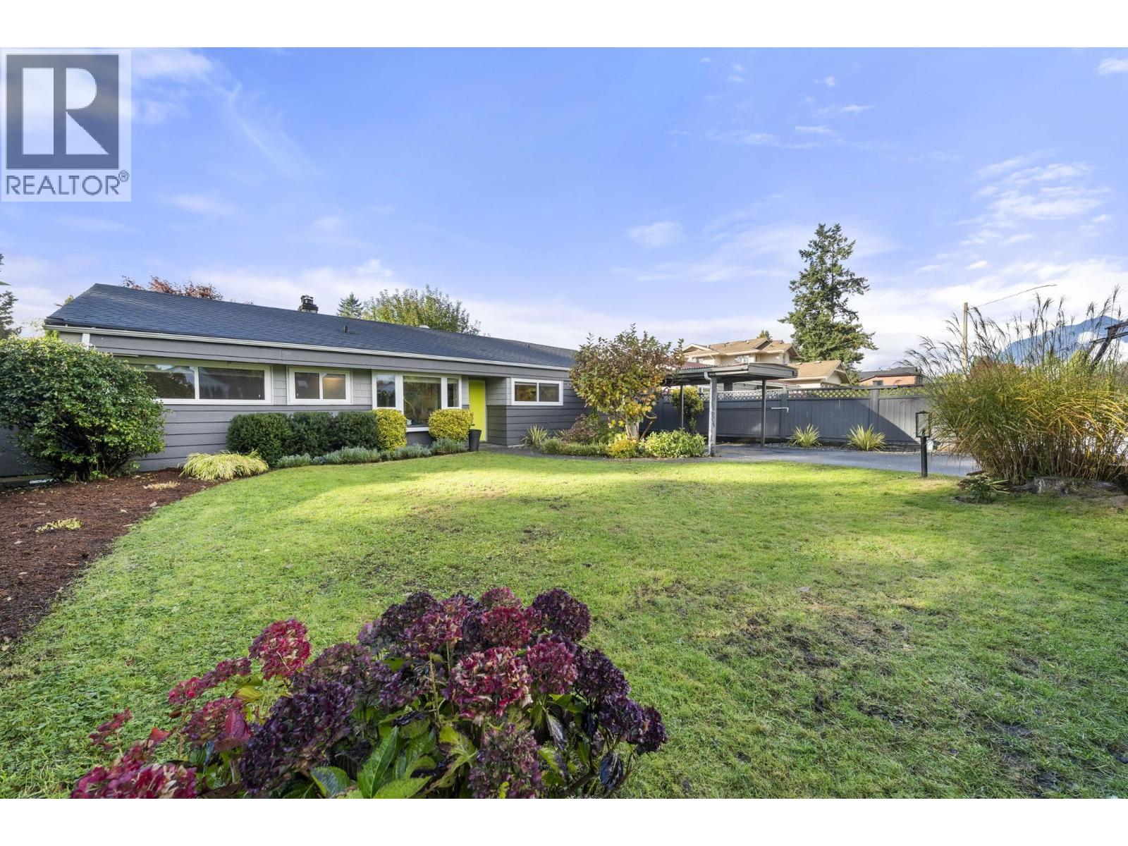 1155 Tatlow Ave, North Vancouver, BC V7P 2Z4