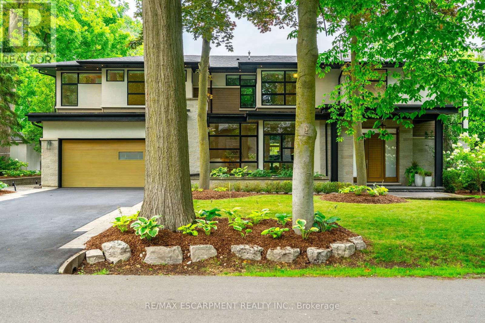 1293 Woodland Ave, Mississauga, ON L5G 2Y1