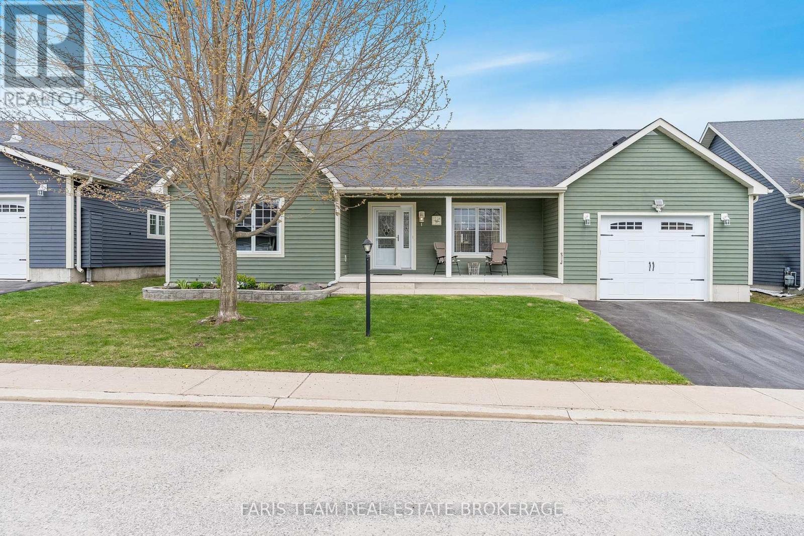 1 Gidley Ct, Penetanguishene, ON L9M 0A7