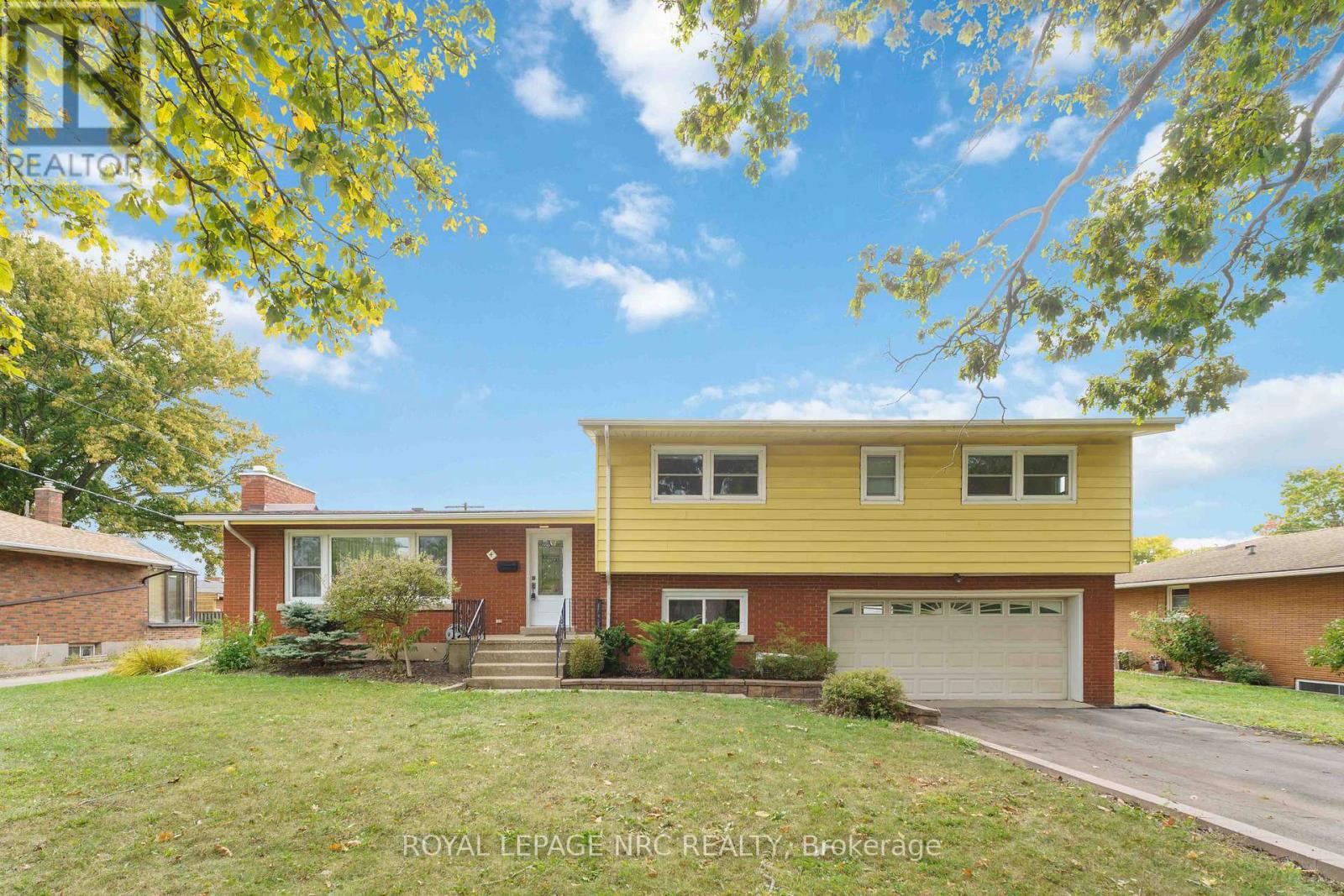 4 Oakmount Rd, Welland, ON L3C 4X8