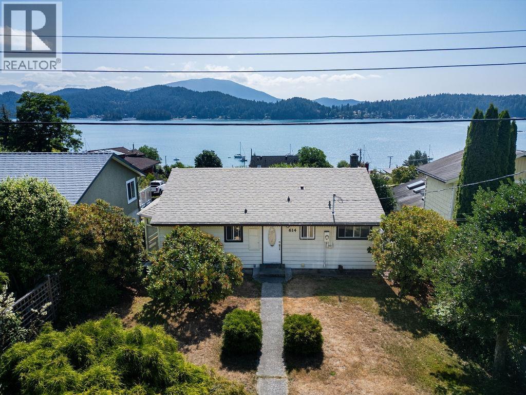 614 Glen Rd, Gibsons, BC V0N 1V9