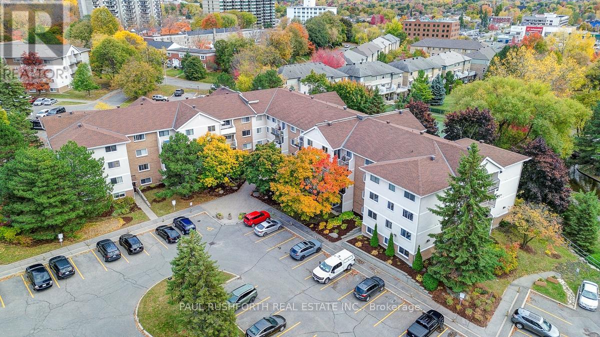 214 260 Brittany Dr, Ottawa, ON K1K 4M2