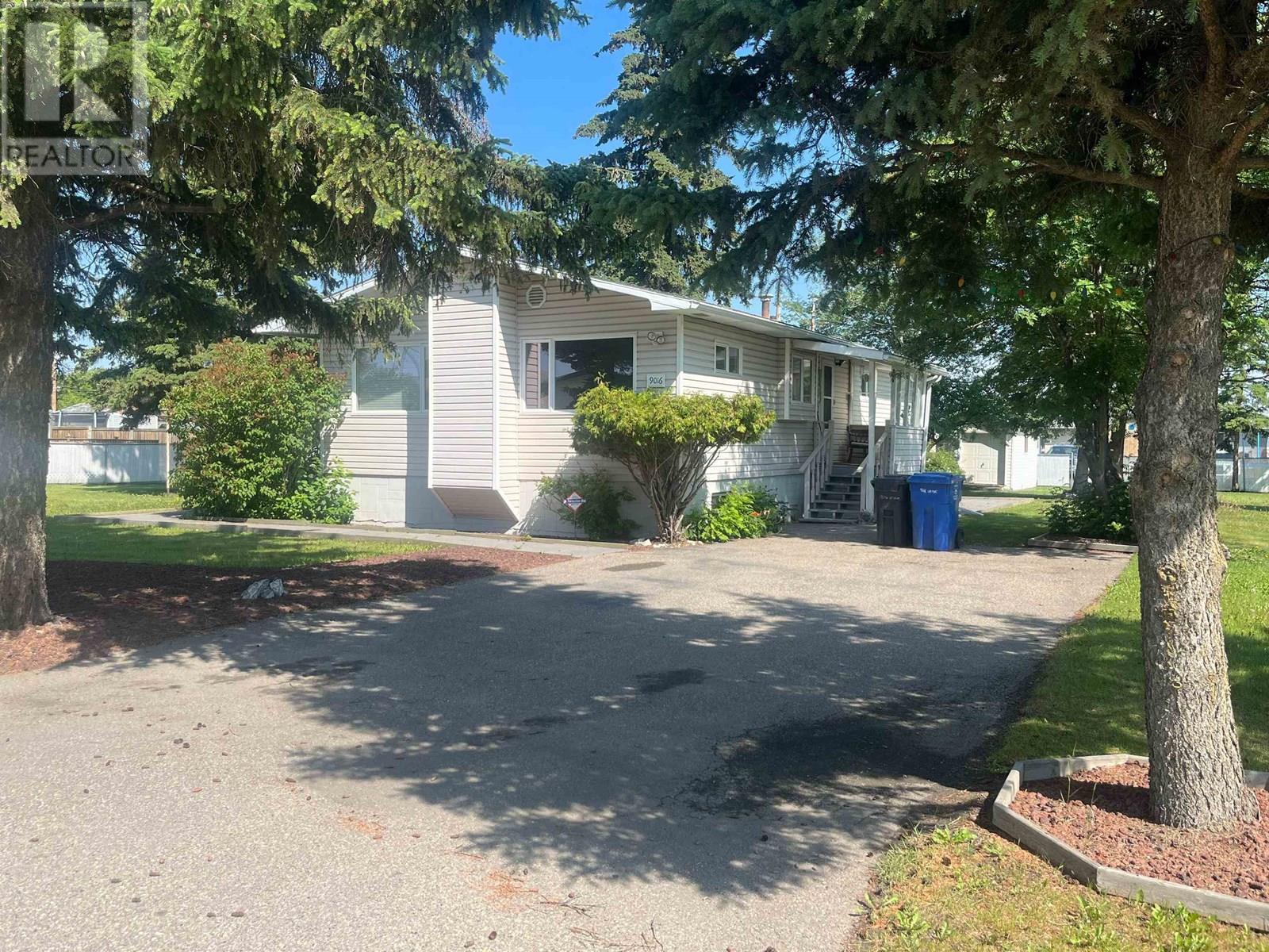 9012-9016 101 Ave, Fort St. John, BC V1J 2A6