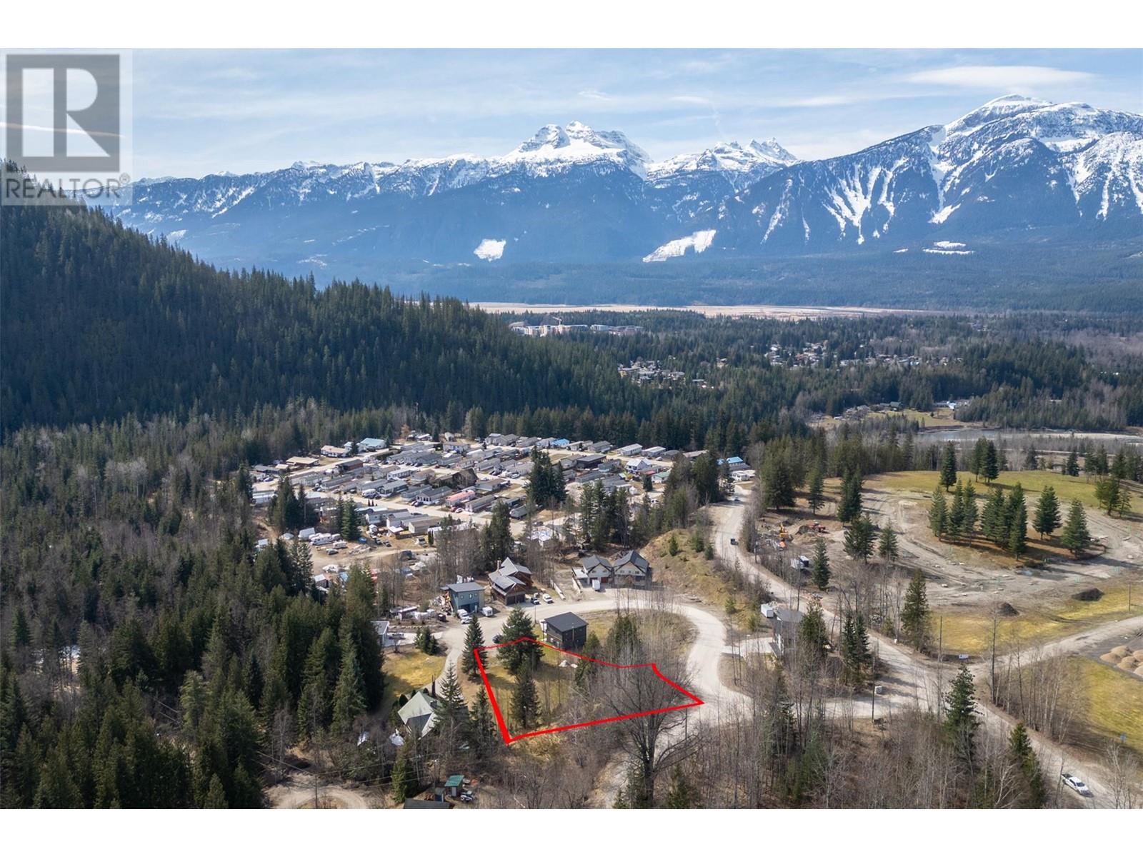 1120 Montana Pl, Revelstoke, BC V0E 2S0