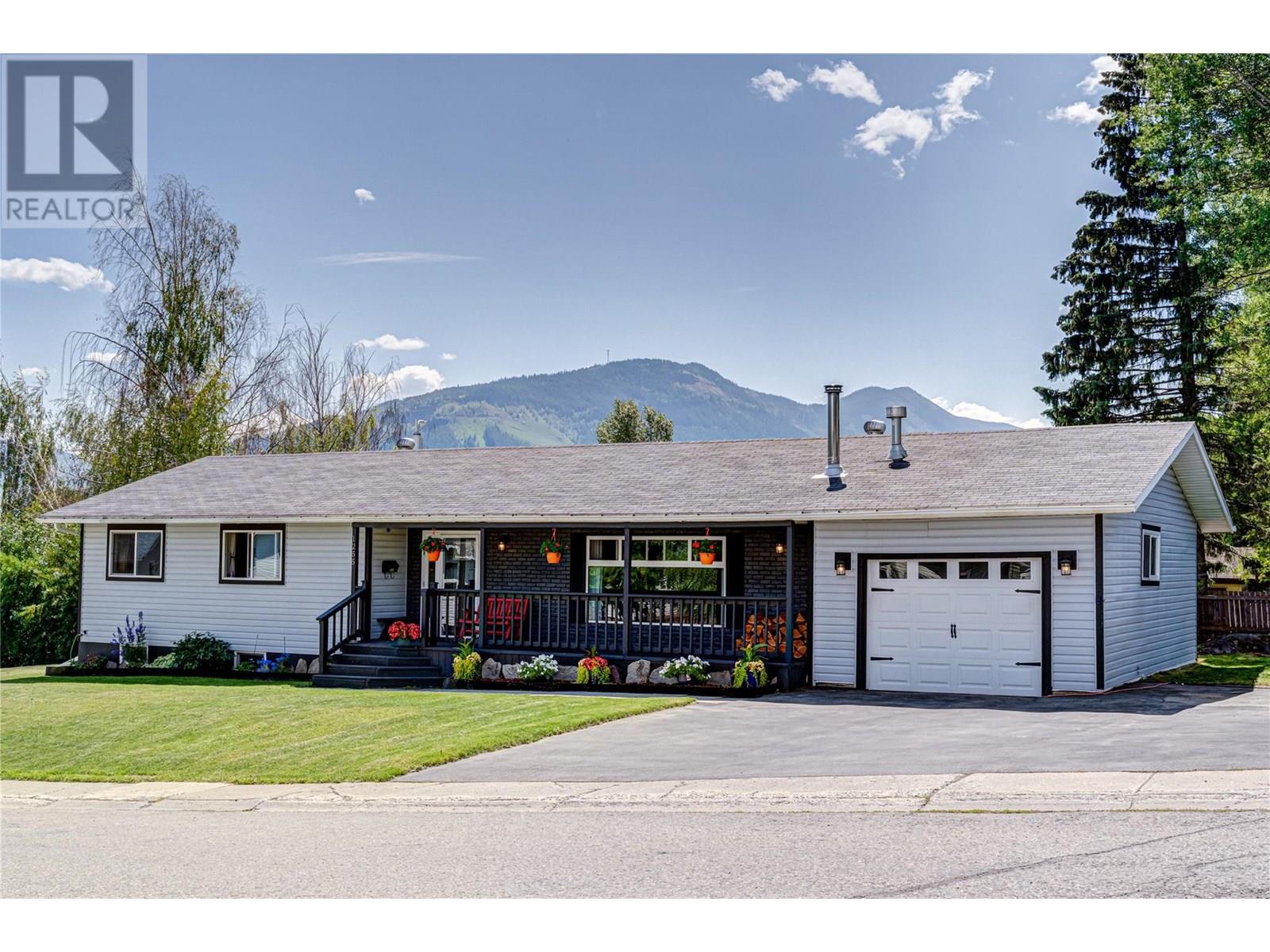 1255 Hickory Cres, Sparwood, BC V0B 2G2