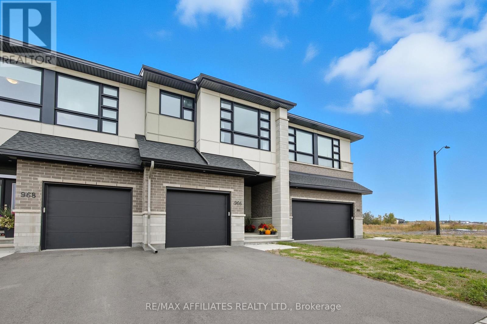966 Acoustic Way, Ottawa, ON K4M 0R1