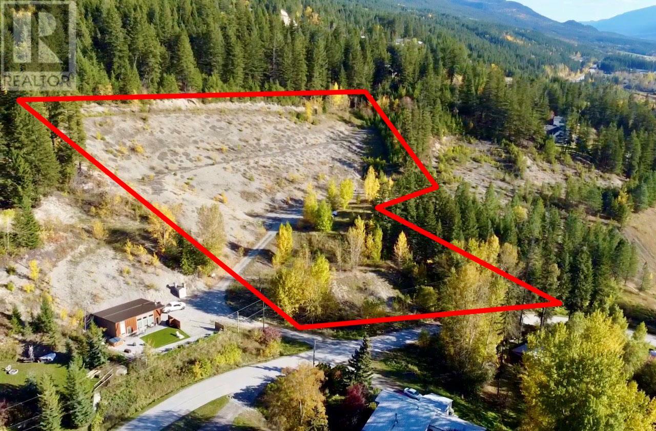 542 Day Rd, Golden, BC V0A 1H0