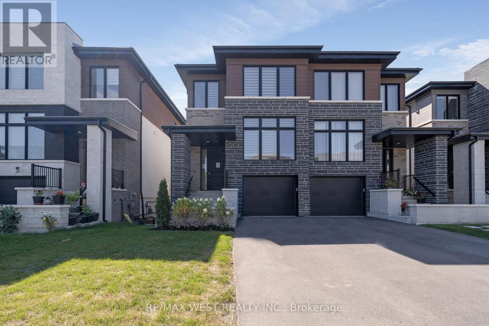 29 Direzze Ct, Richmond Hill Mill Pond, ON L4C 5T8