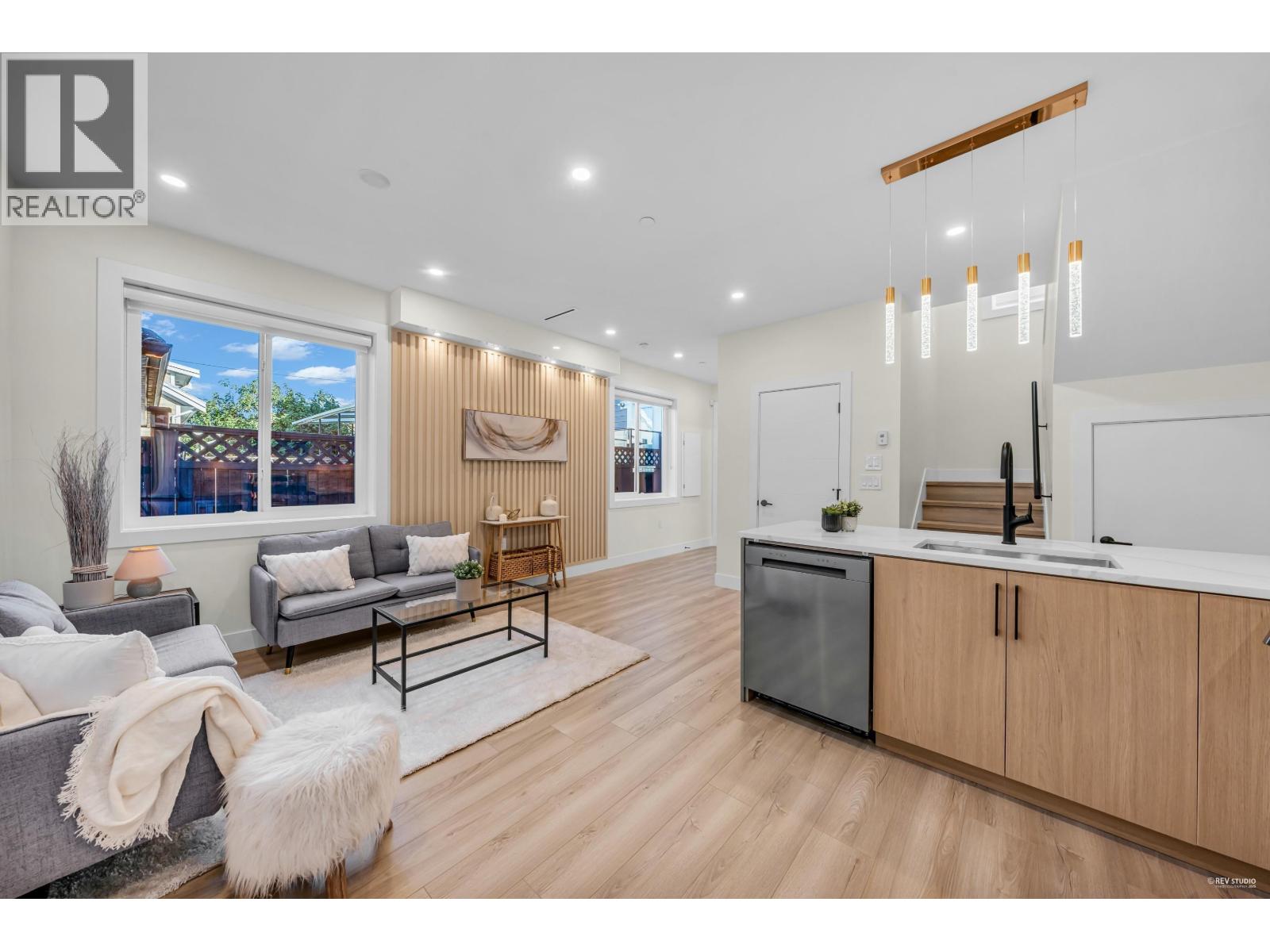 2703 E 3rd Avenue Unit 2, Vancouver, BC V5M 1H3
