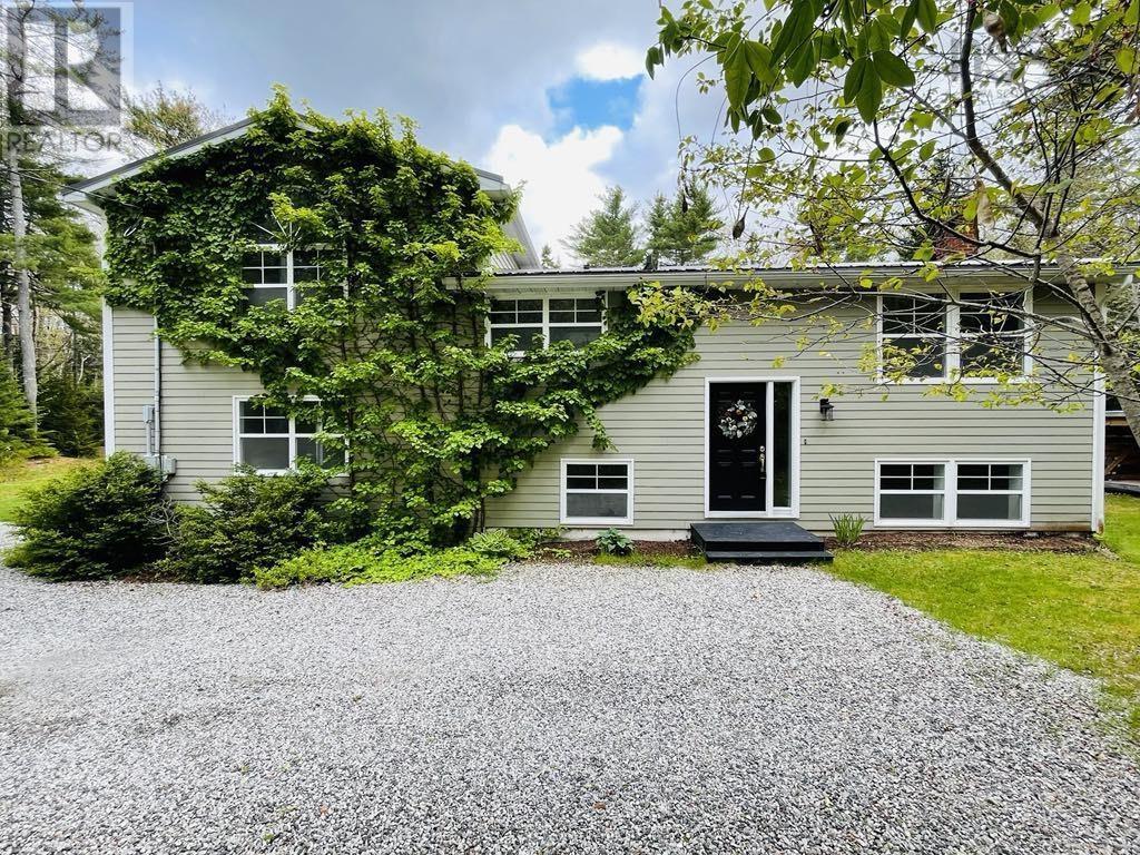 65 Bowers Rd, Shelburne, NS B0T 1W0