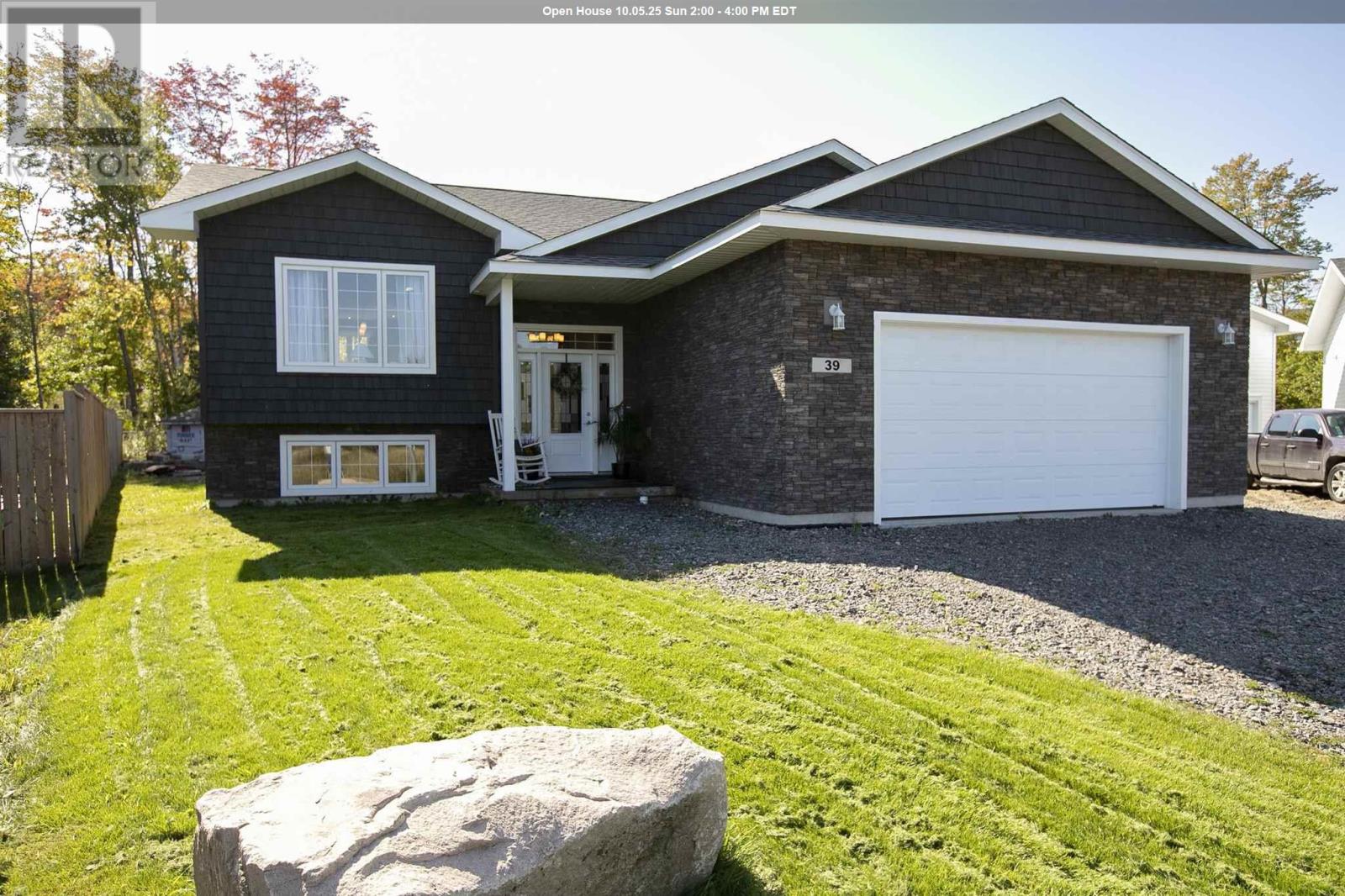 39 Saddle Cres, Sault Ste. Marie, ON P6A 2G3