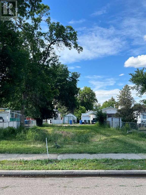 1028 Elm St SE, Medicine Hat, AB T1A 1C3