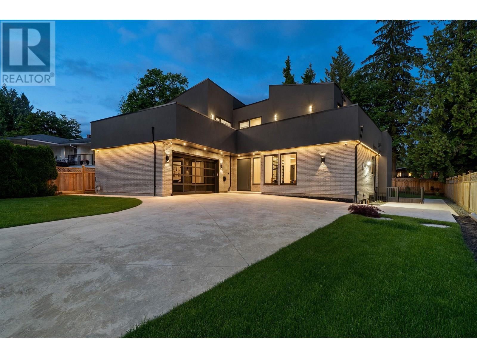 687 Poplar St, Coquitlam, BC V3J 3K7