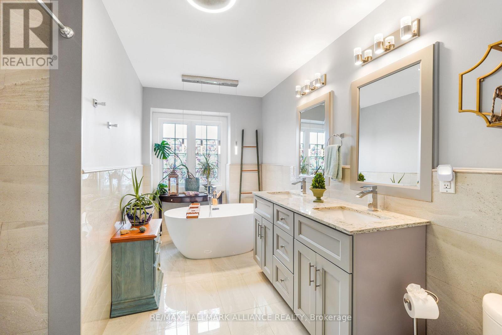 25 6859 Edenwood Dr, Mississauga, ON L5N 3X9